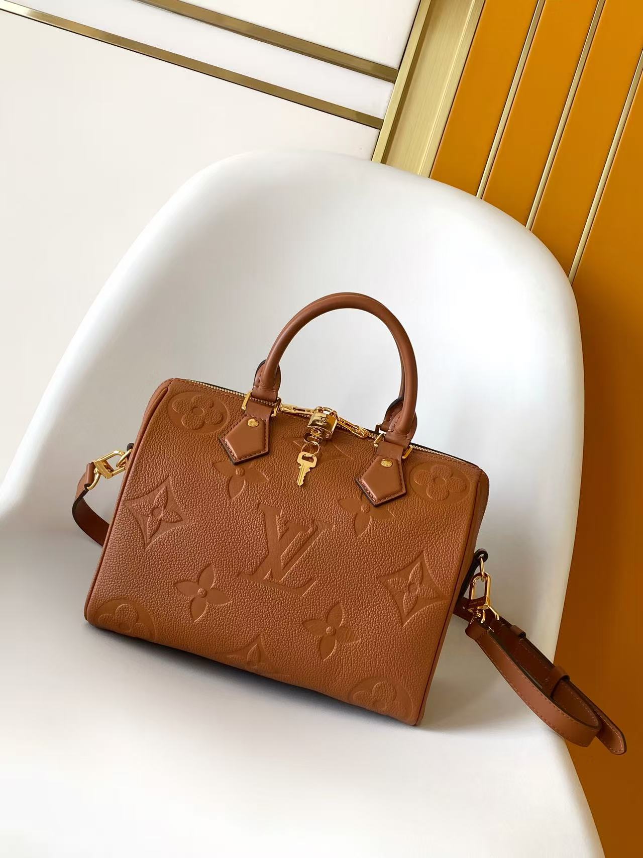 Louis Vuitton LV Classic Handbag Premium Canvas Model M27638 Magnetic Lock Everyday Carry Limited Edition